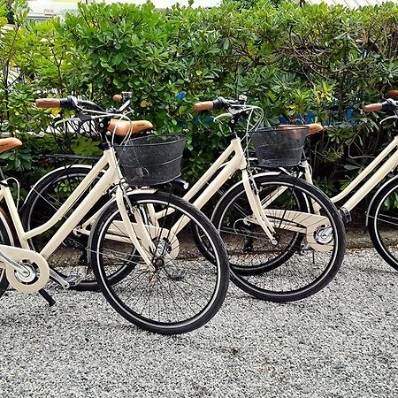 Ampio, Elegante Apt Con Aria Condizionata E Bici Gratis Viareggio Kültér fotó
